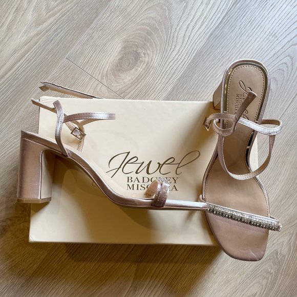 Brand New Badgley Mischka Charlee Champagne Satin - Picture 7 of 15